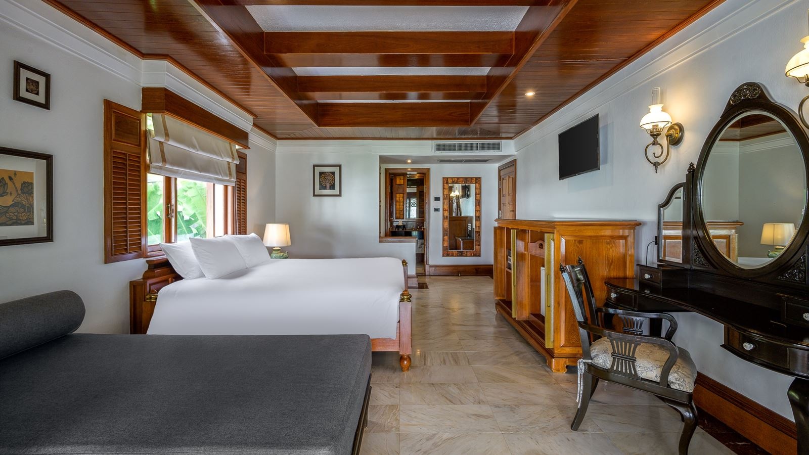 rooms-2-bedroom-hillside-suite-with-terrace-bathtub