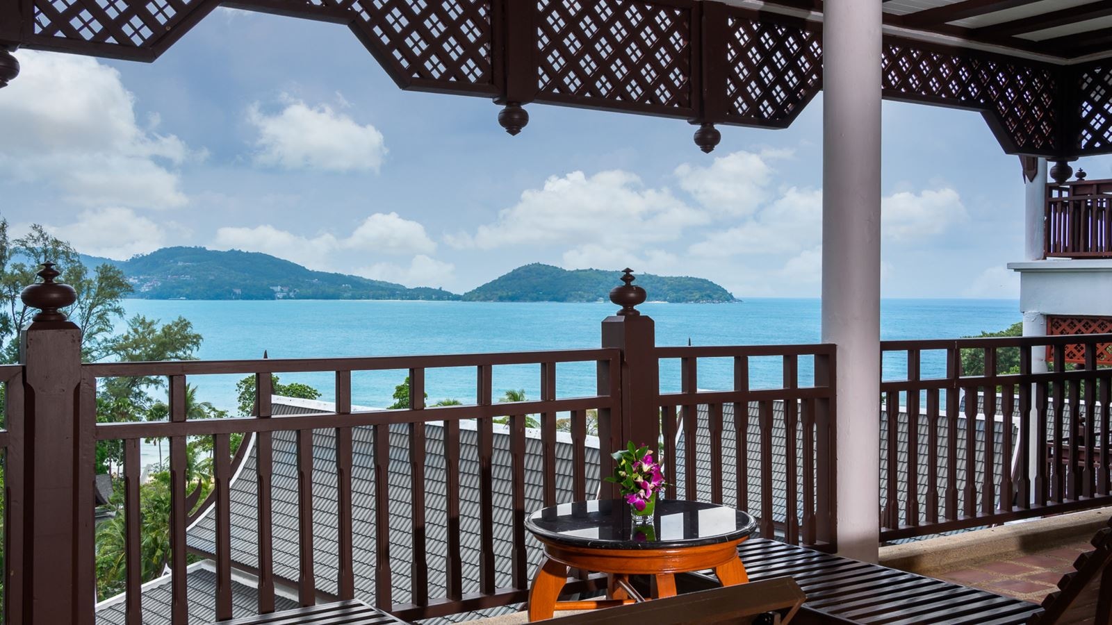 rooms-2-bedroom-hillside-suite-with-terrace-bathtub