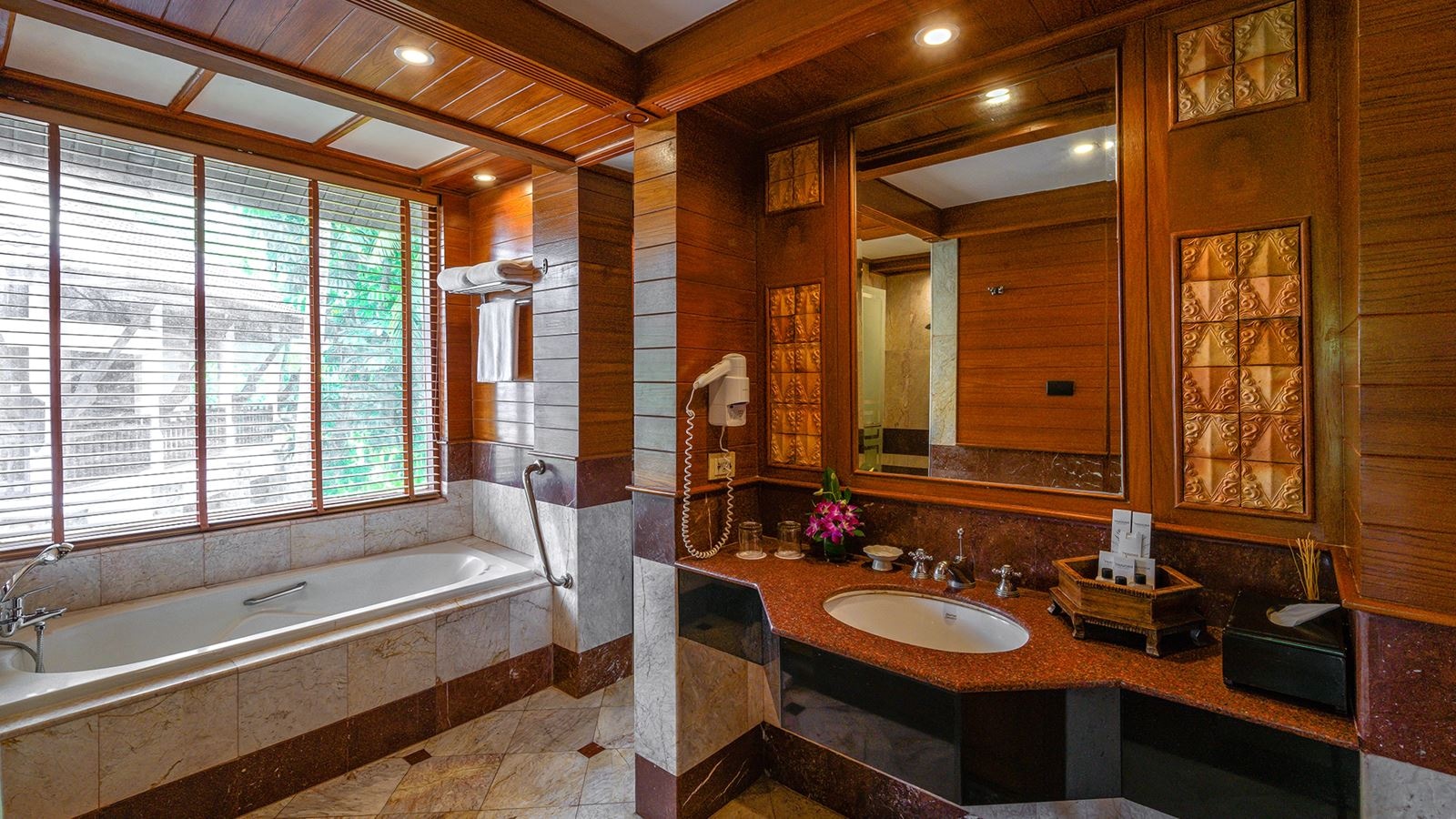 rooms-seaview-hillside-with-terrace-bathtub