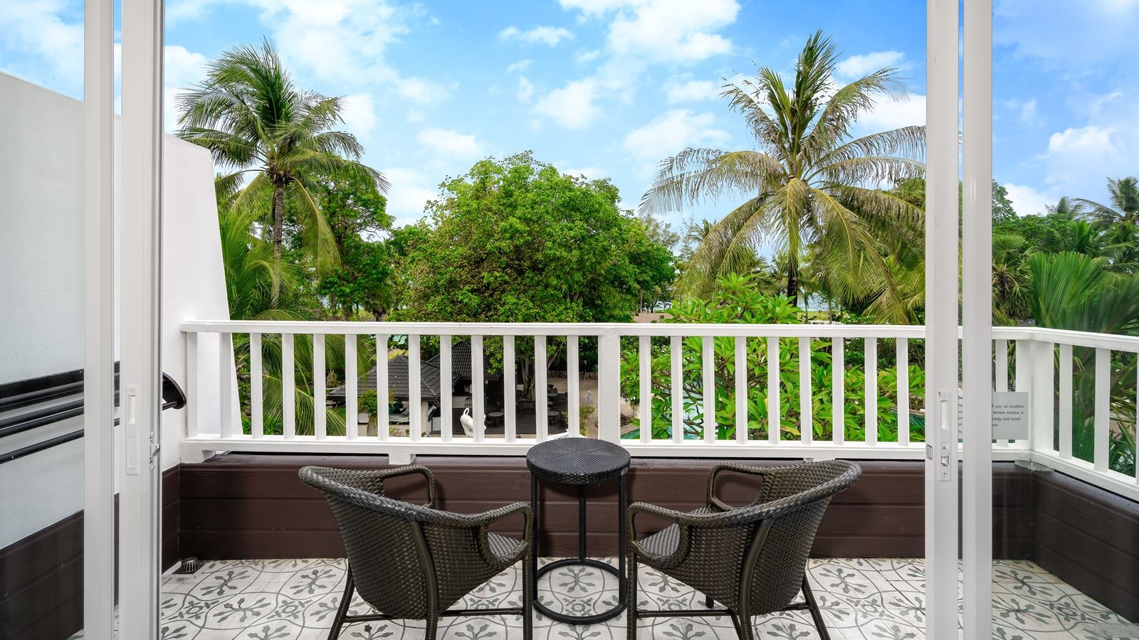 rooms-2-bedroom-family-suite-with-terrace