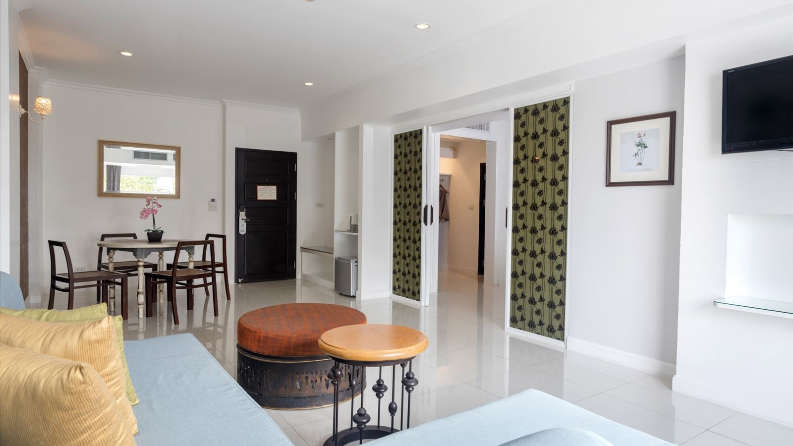 rooms-2-bedroom-family-suite-with-terrace