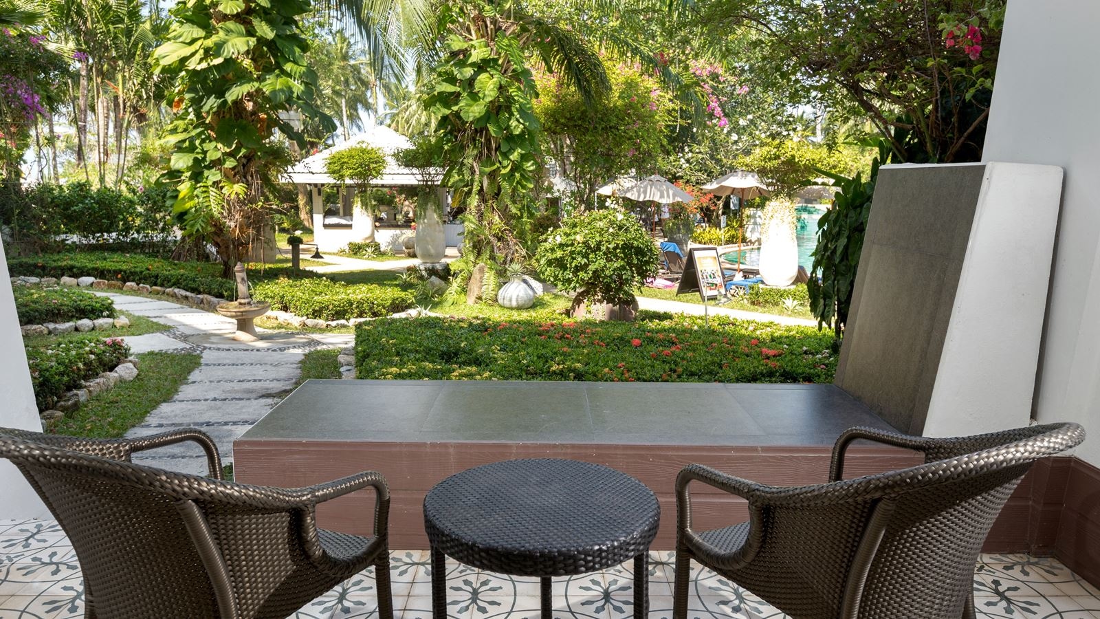 rooms-deluxe-terrace-garden-access