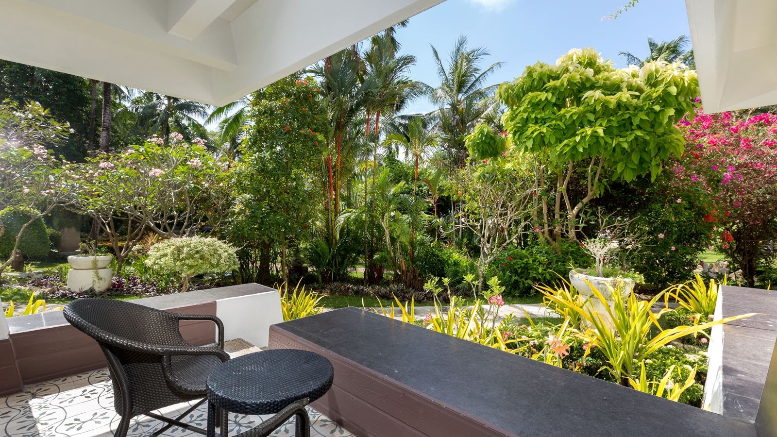 rooms-deluxe-terrace-garden-access