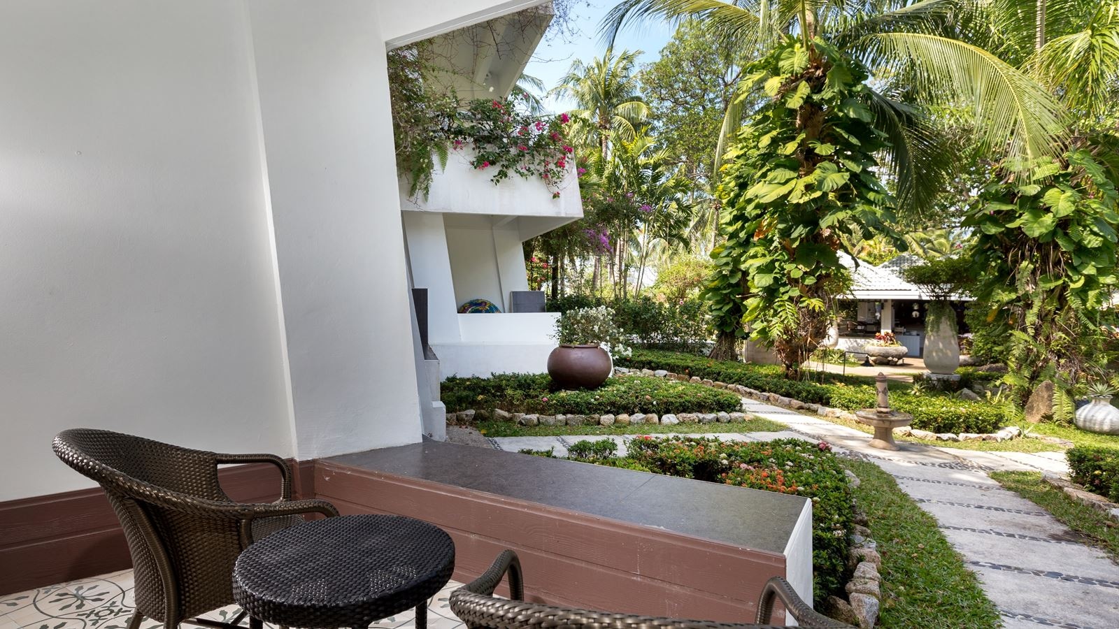 rooms-deluxe-terrace-garden-access