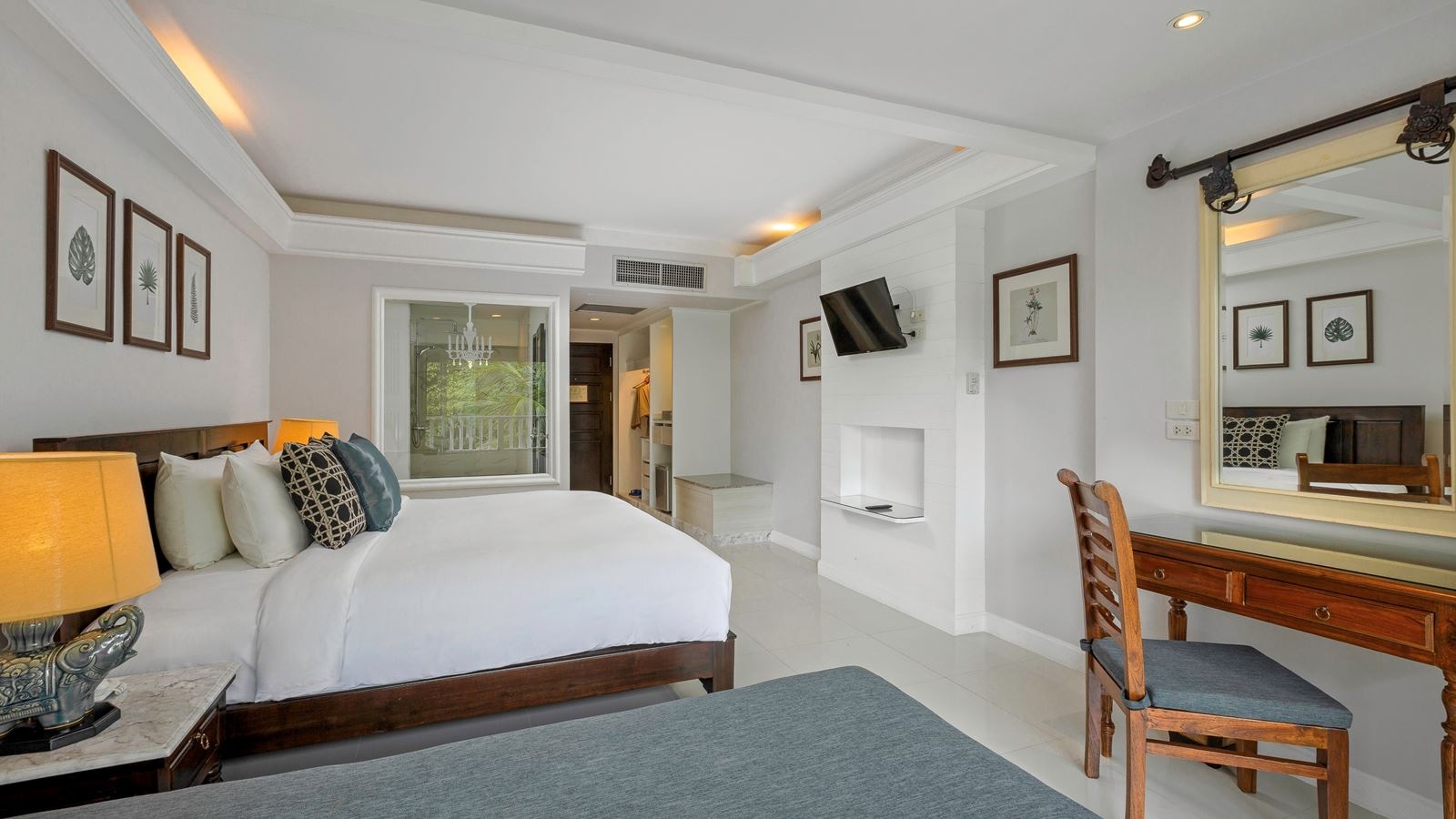 rooms-deluxe-terrace-pool-view