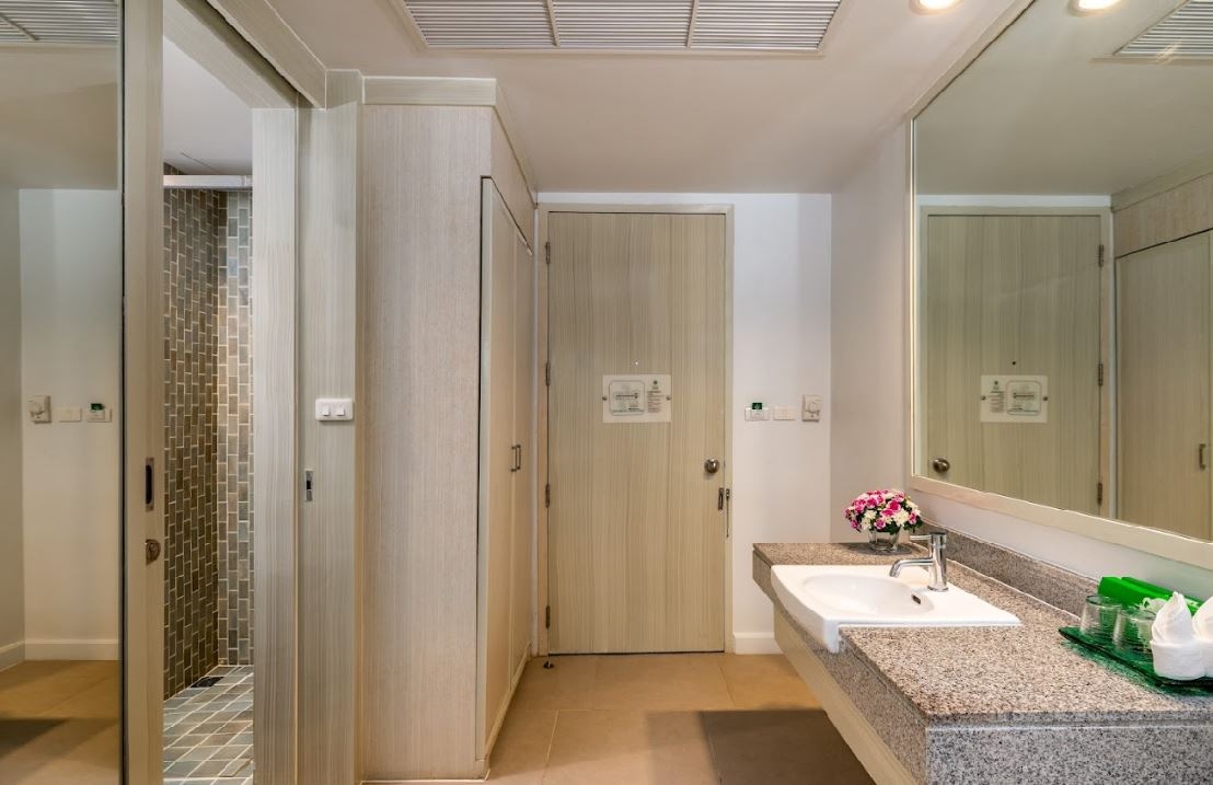 rooms-deluxe-pool-view