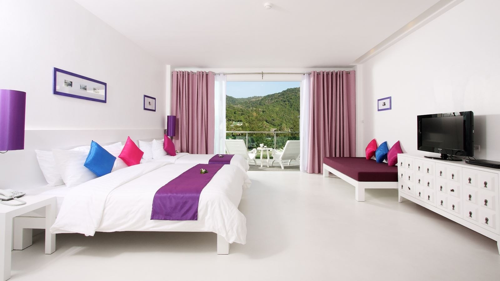rooms-deluxe-pool-view