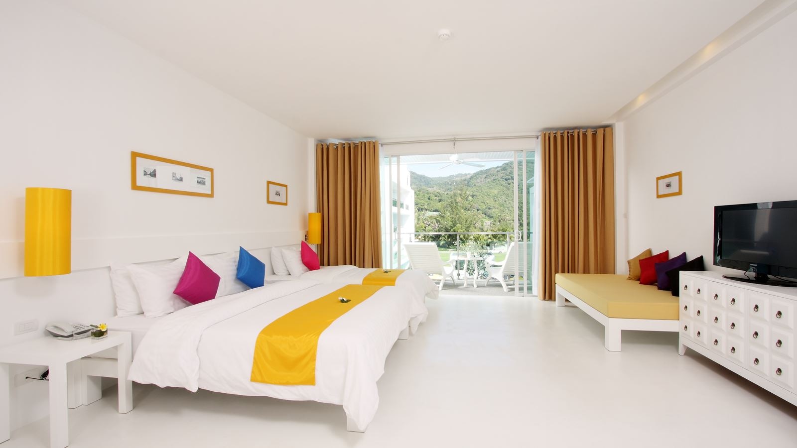 rooms-deluxe-pool-view