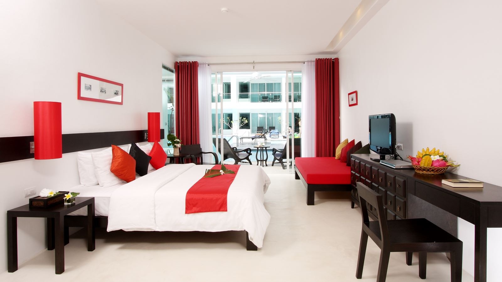 rooms-deluxe-pool-access