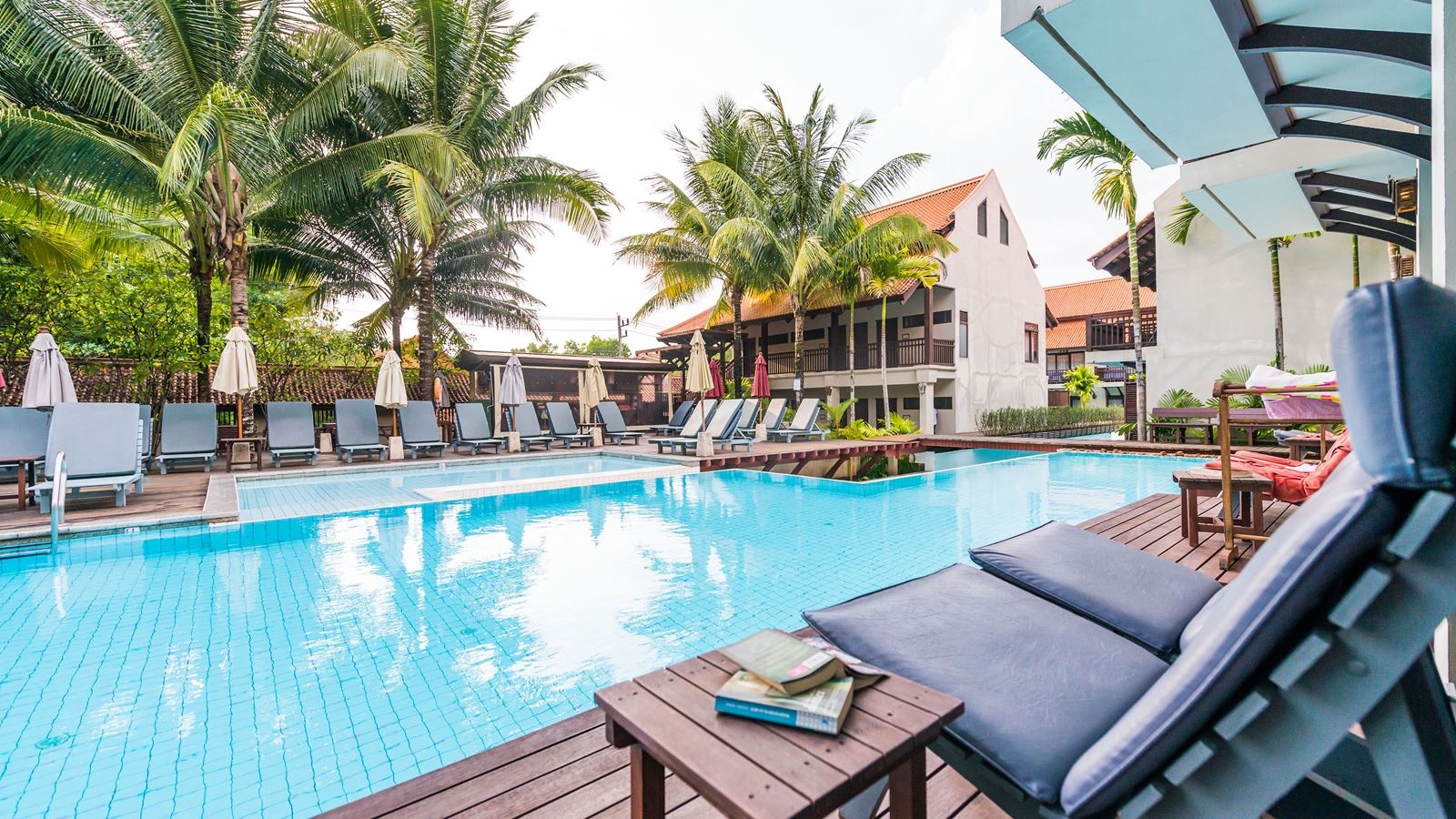 rooms-deluxe-pool-access