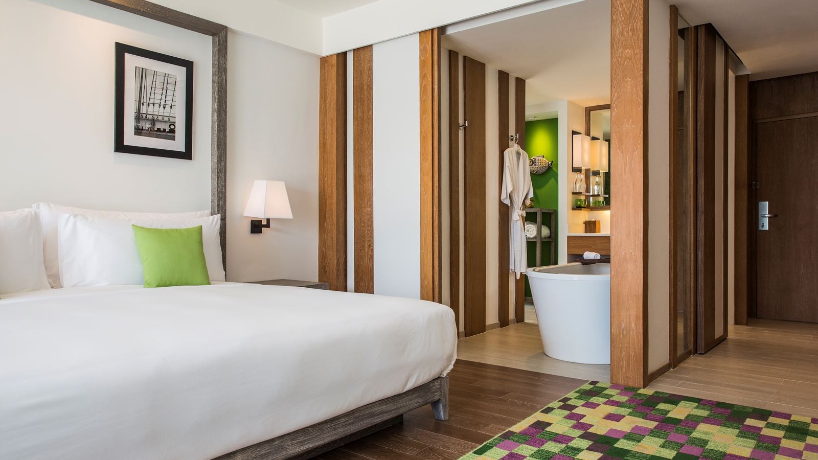 rooms-deluxe-ocean-view-room