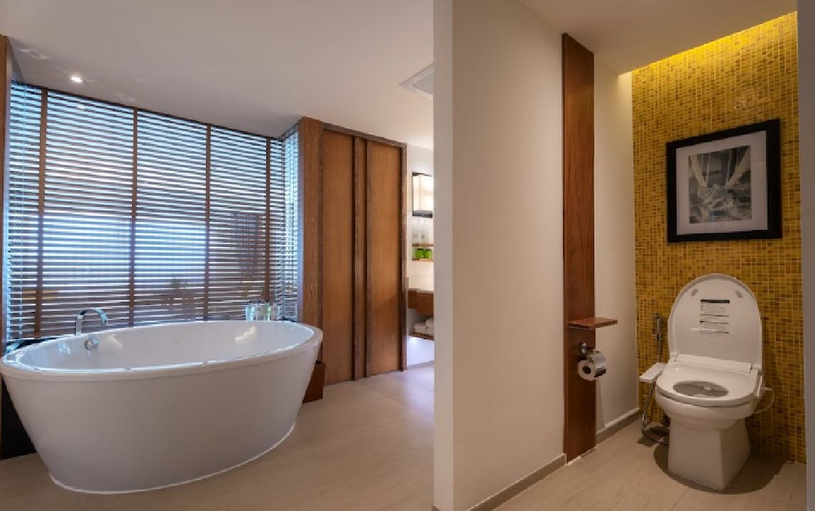 rooms-royal-ocean-view-suite