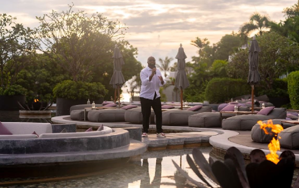 bars-reflections-bar