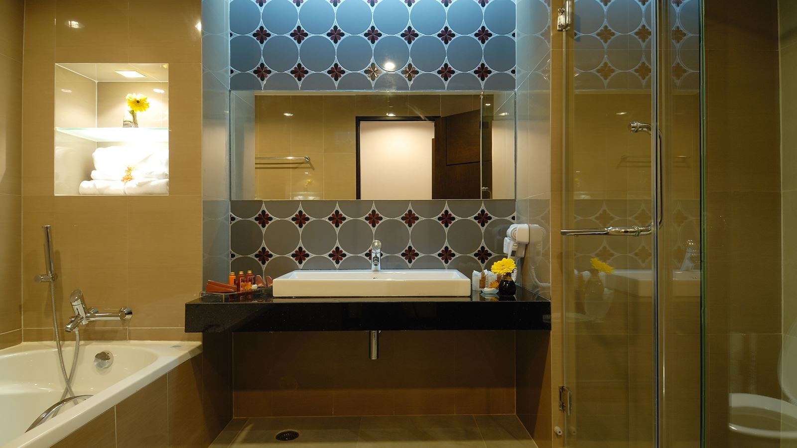 rooms-superior-city-view-room