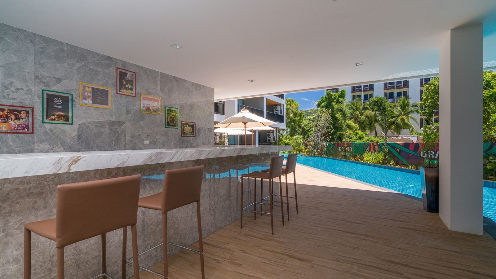 bars-main-pool-bar