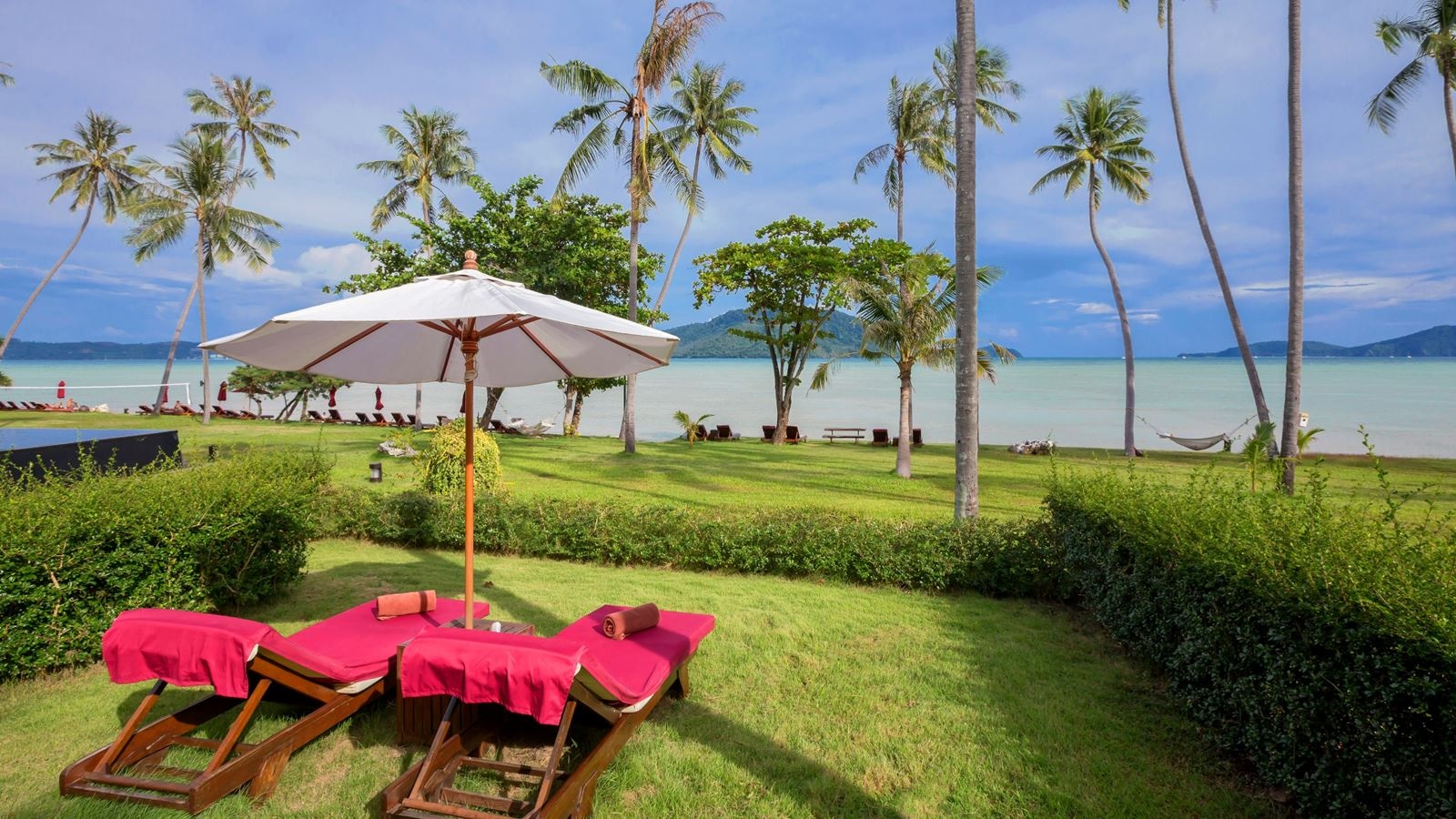 rooms-deluxe--beachfront-villa