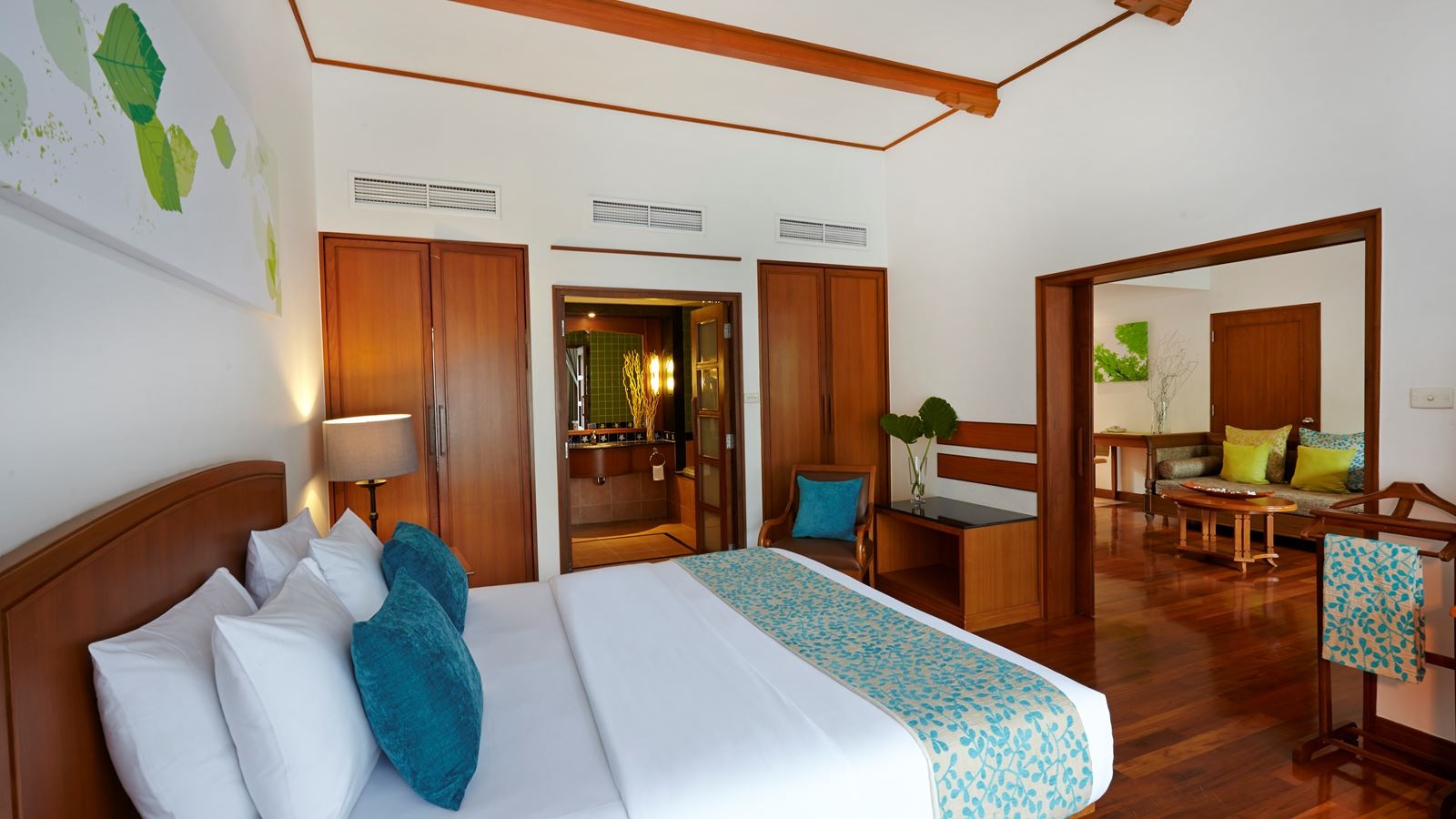 rooms-suite-pool