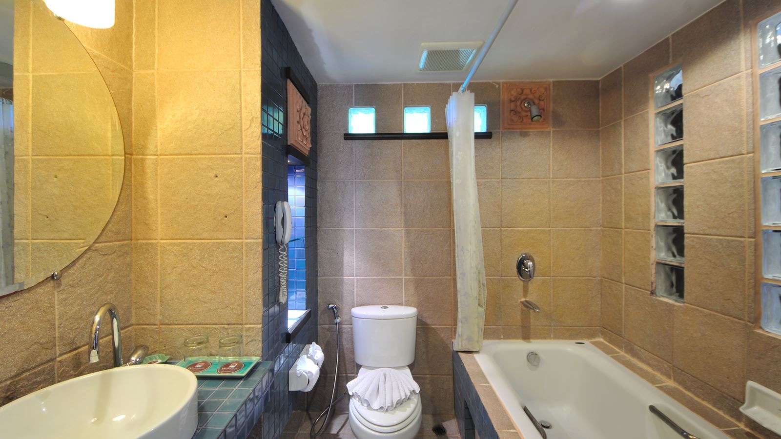 rooms-superior-room