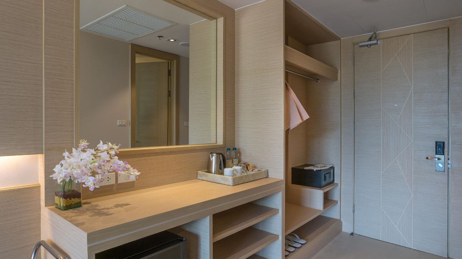 rooms-deluxe-cliff-view-room