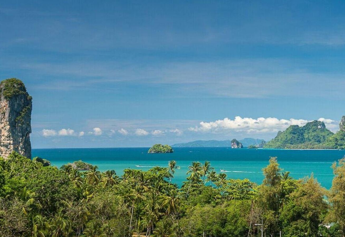 rooms-deluxe-seaview-room