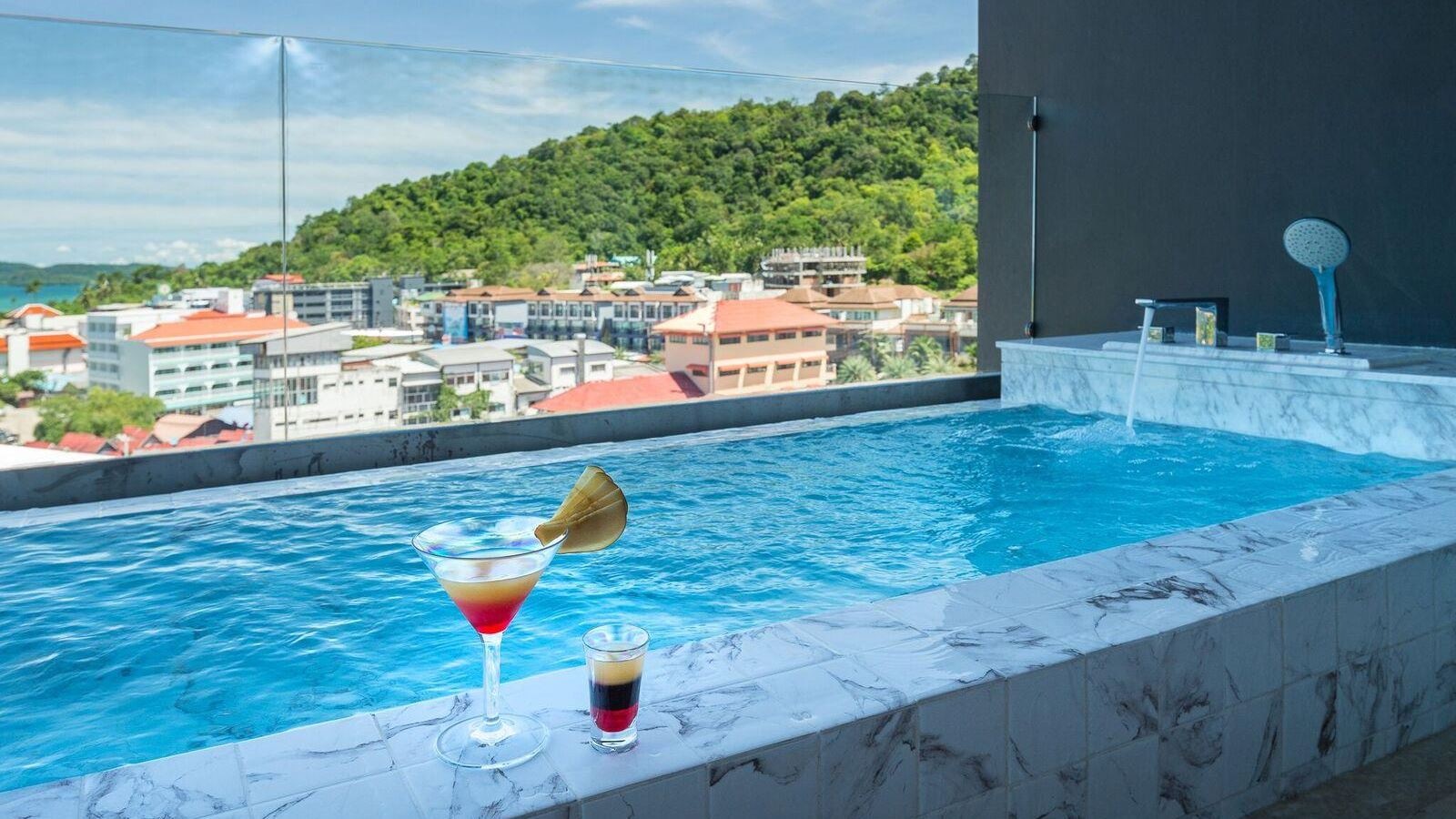 rooms-deluxe-seaview-with-outdoor-bathtub