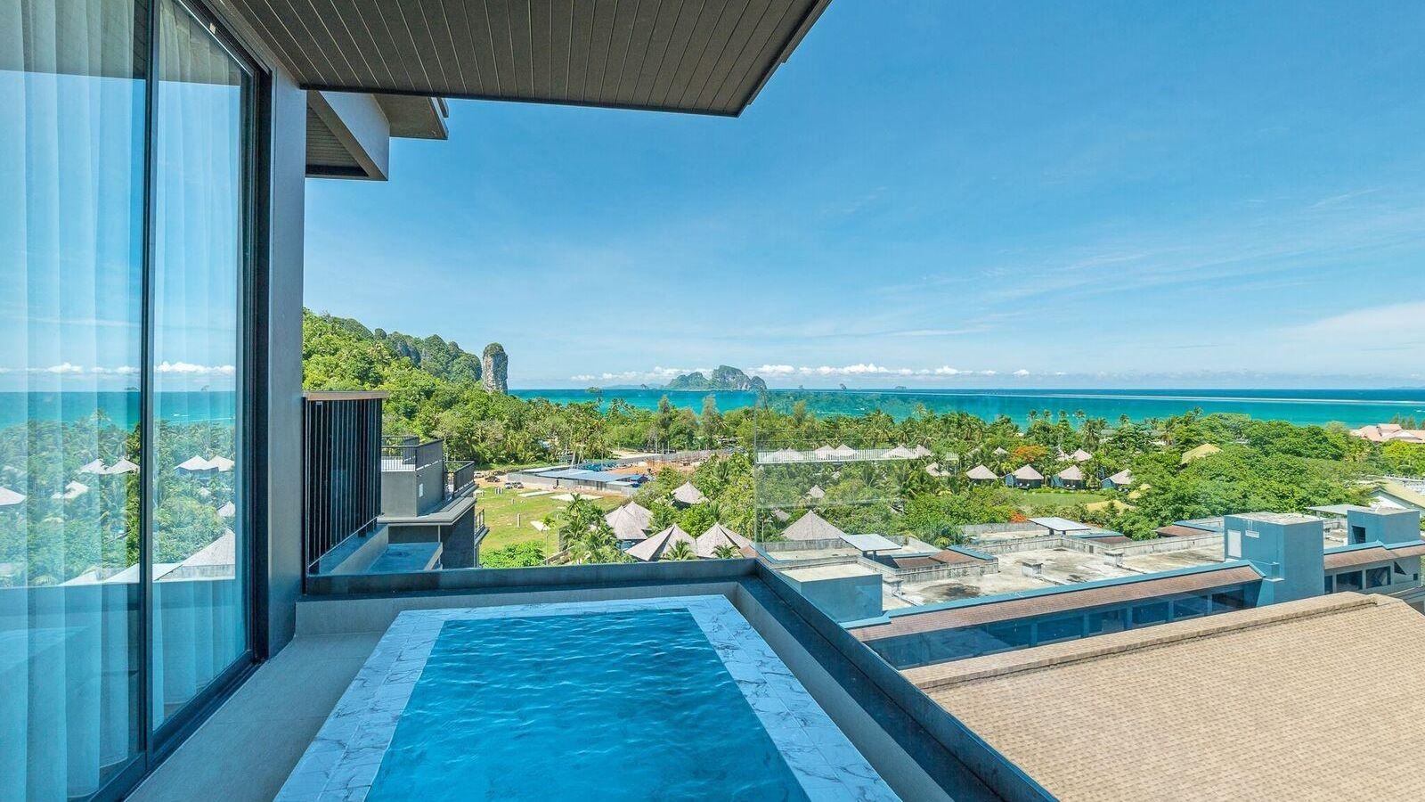 rooms-deluxe-seaview-with-outdoor-bathtub