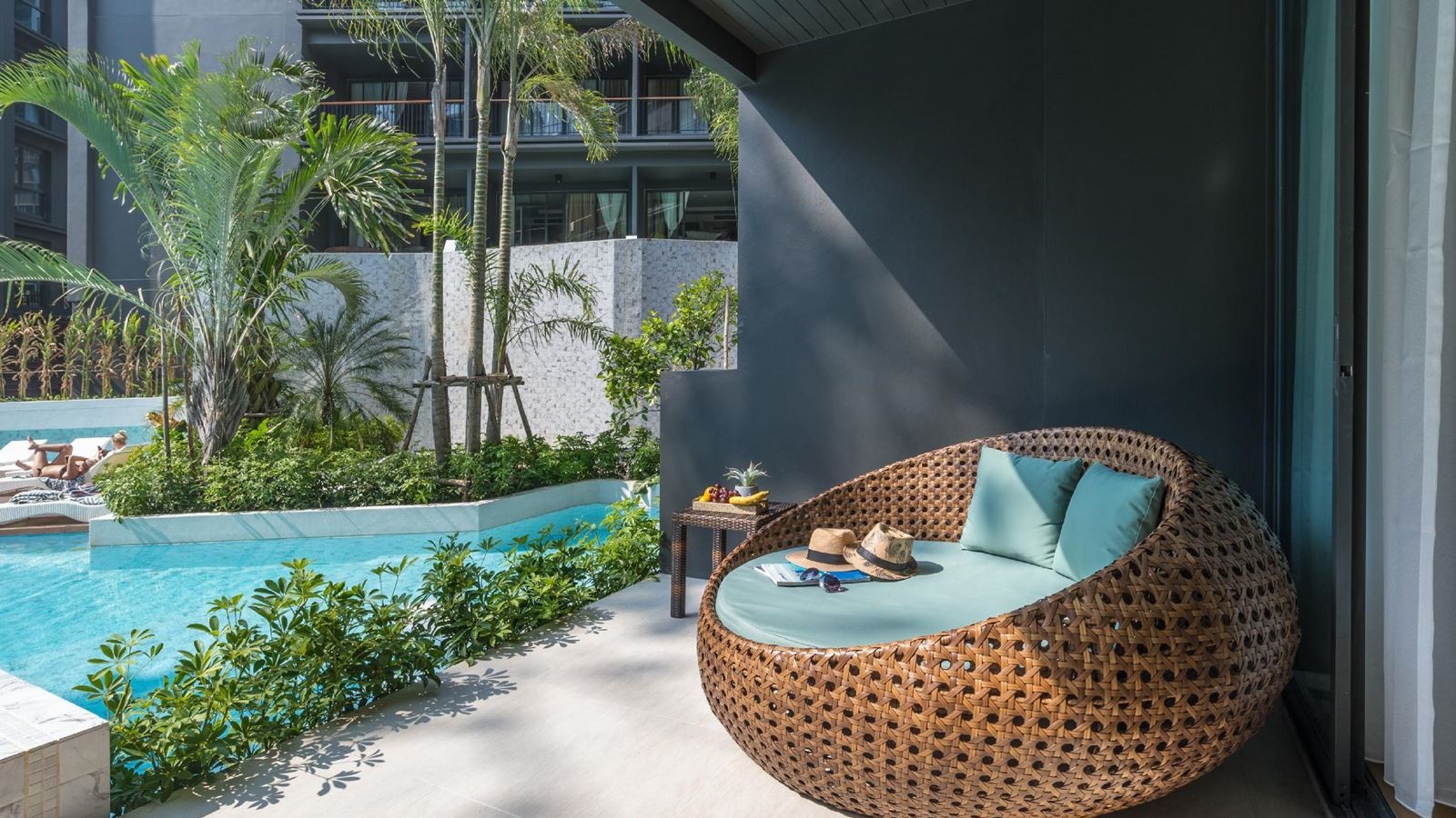 rooms-deluxe-pool-access