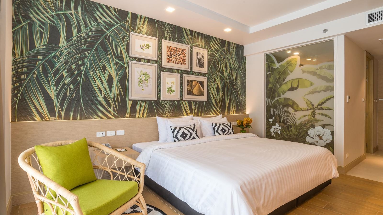 rooms-deluxe-pool-access