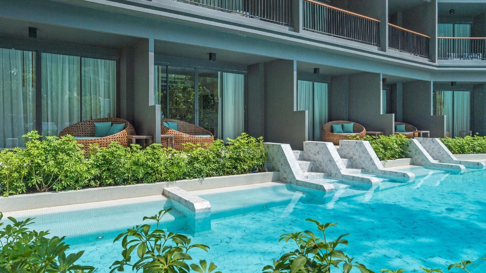 rooms-deluxe-pool-access