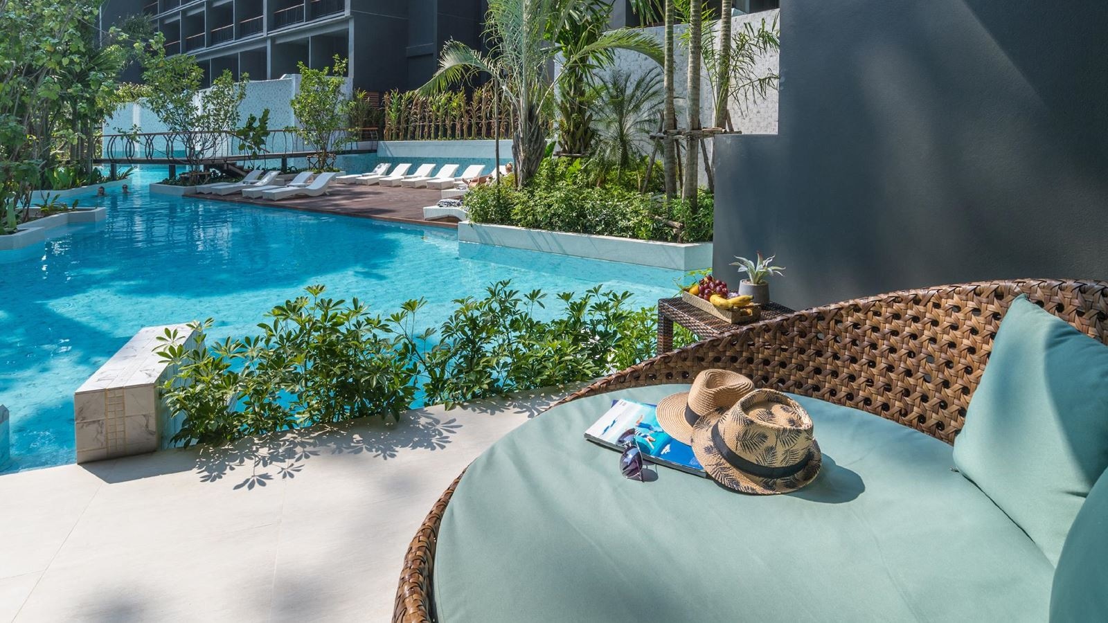 rooms-deluxe-pool-access