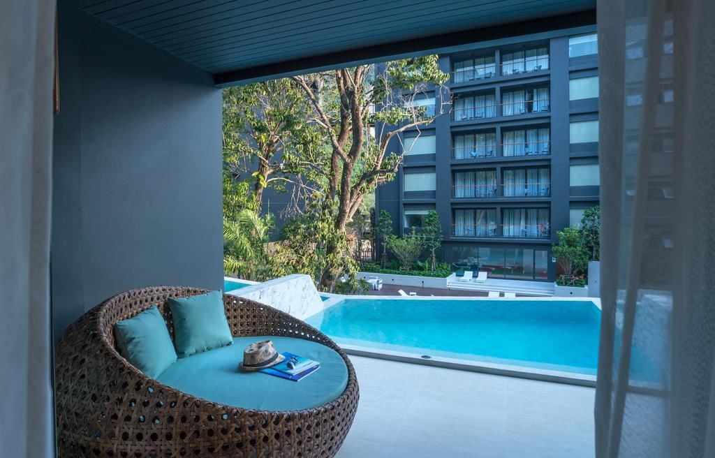 rooms-deluxe-private-outdoor-whirlpool