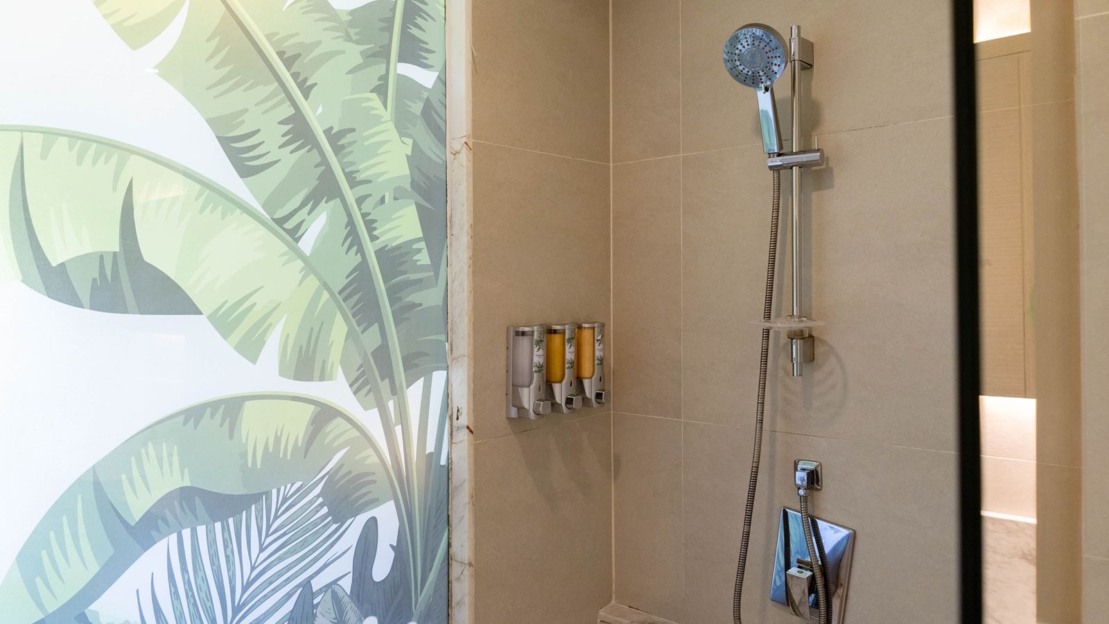 rooms-deluxe-cliff-view-room