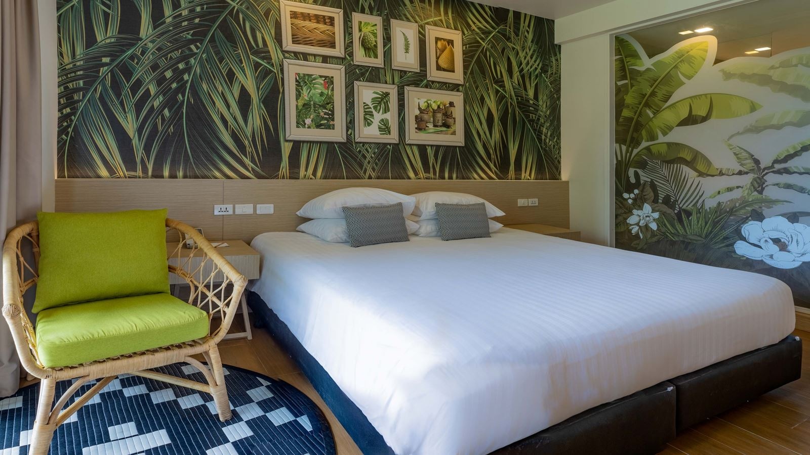 rooms-deluxe-seaview-room