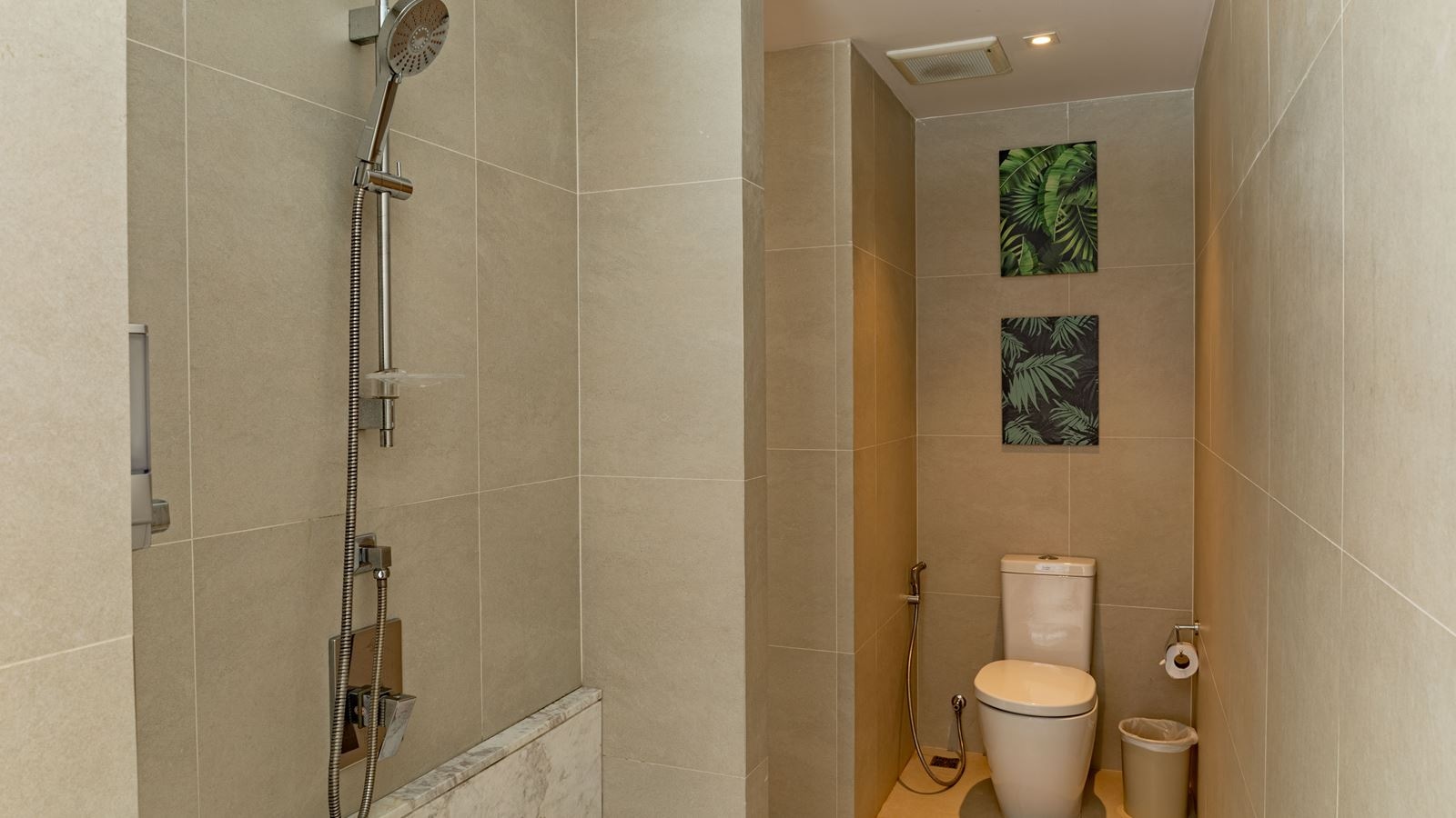 rooms-deluxe-premier-pool-view-room