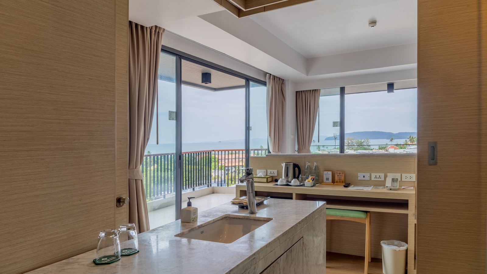 rooms-deluxe-seaview-with-outdoor-bathtub