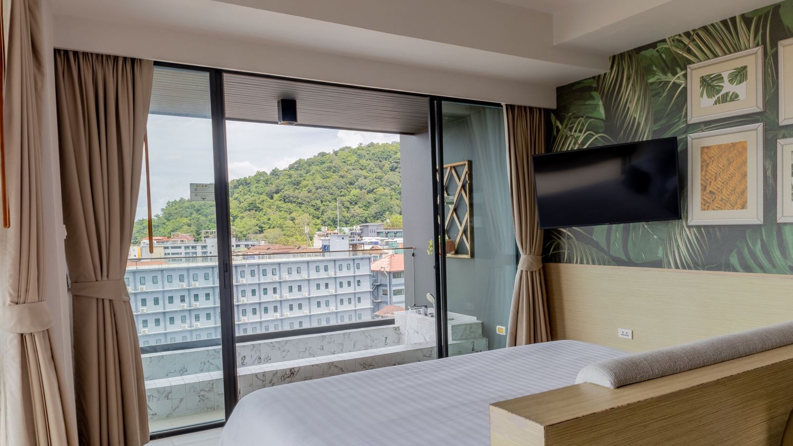 rooms-deluxe-seaview-with-outdoor-bathtub