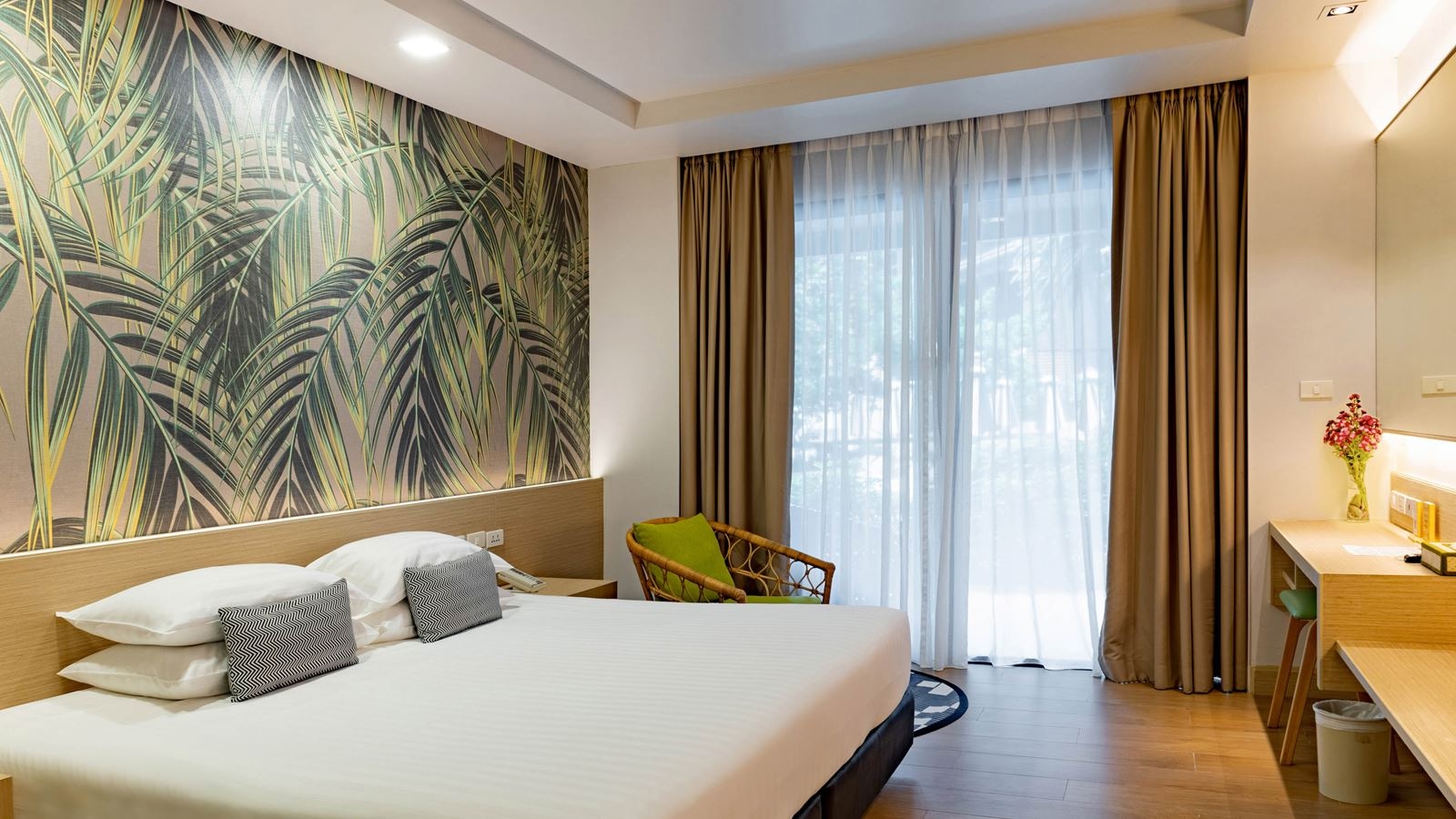 rooms-deluxe-pool-access