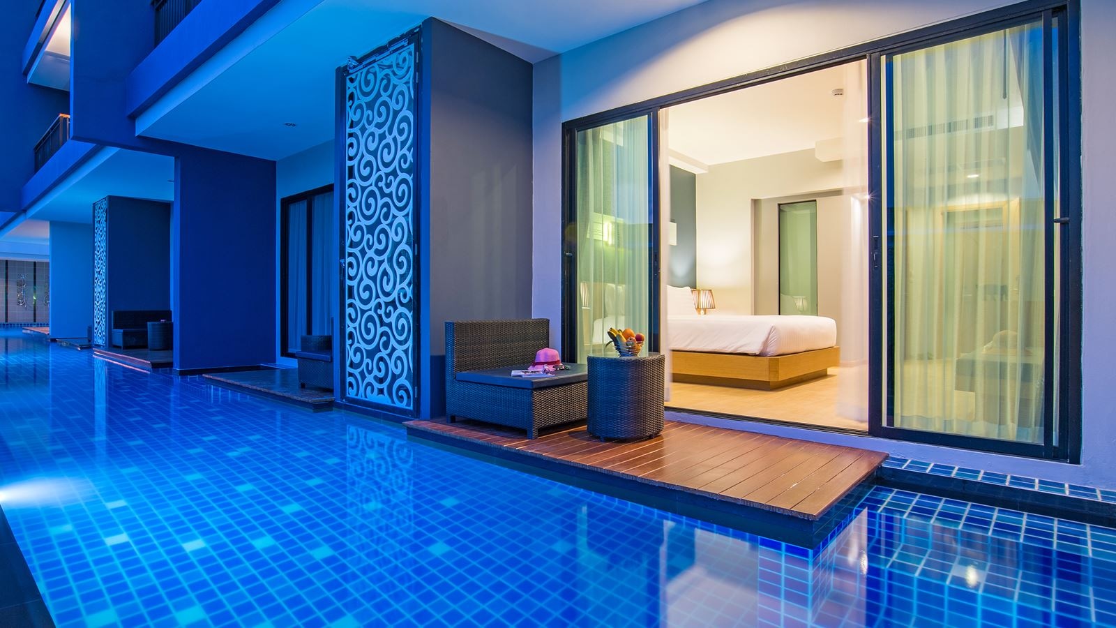 rooms-deluxe-pool-access