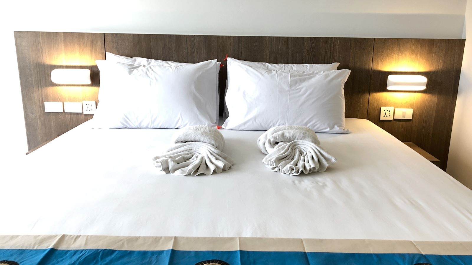 rooms-deluxe-with-balcony