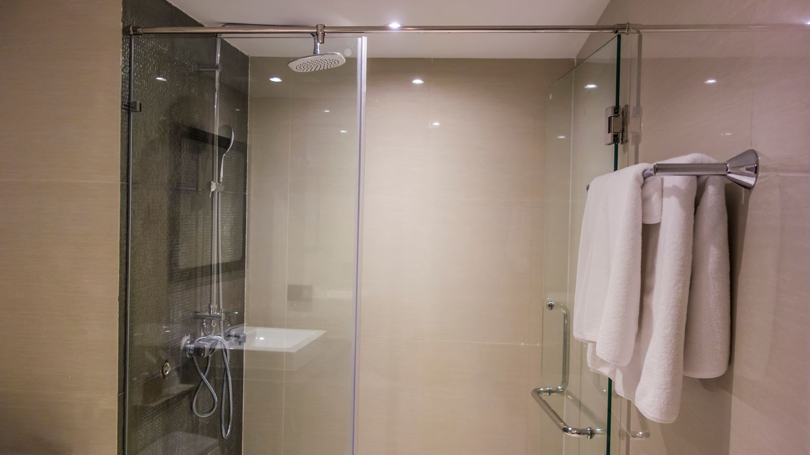 rooms-deluxe-city-view