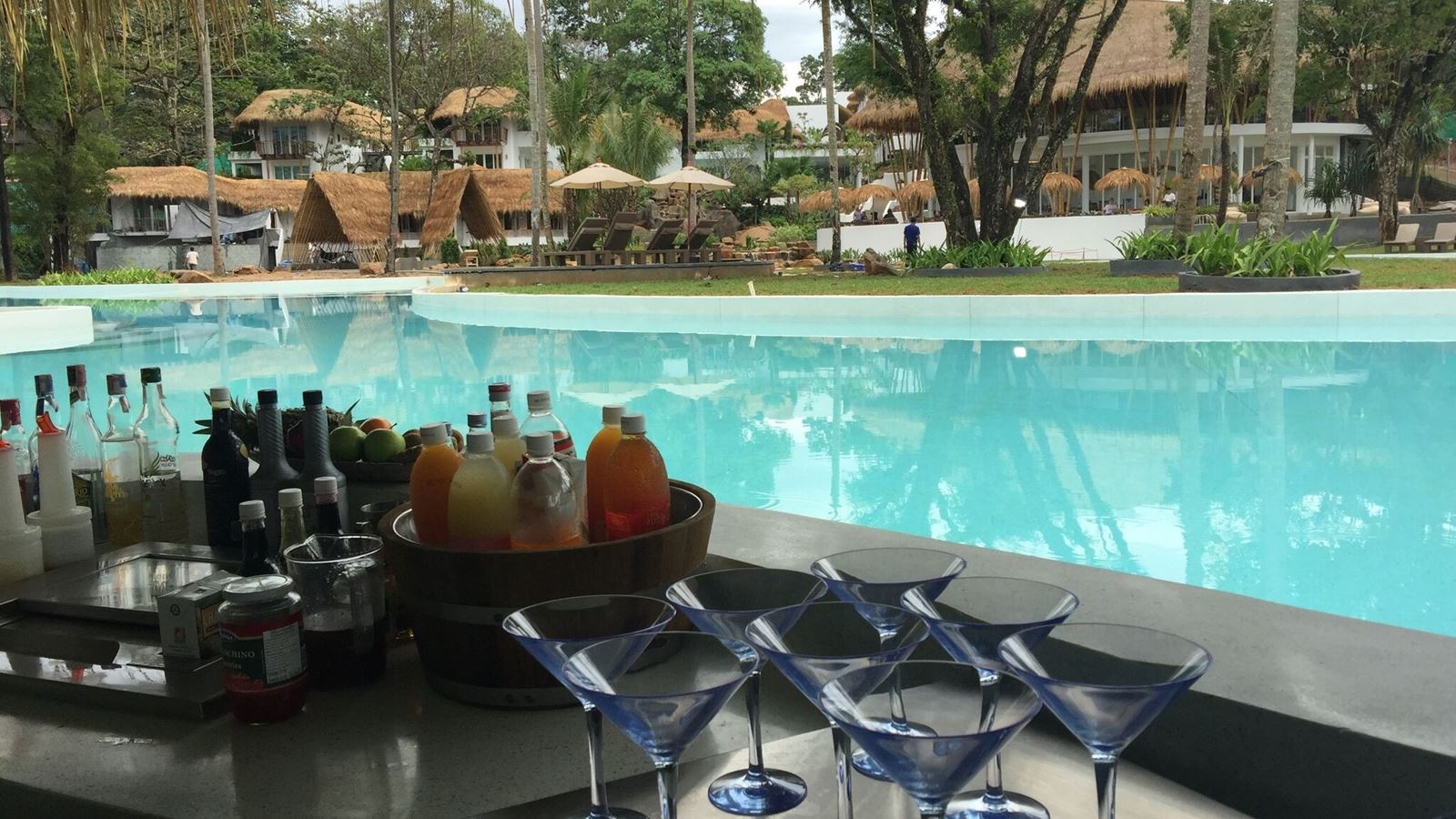 bars-the-senses-pool-bar