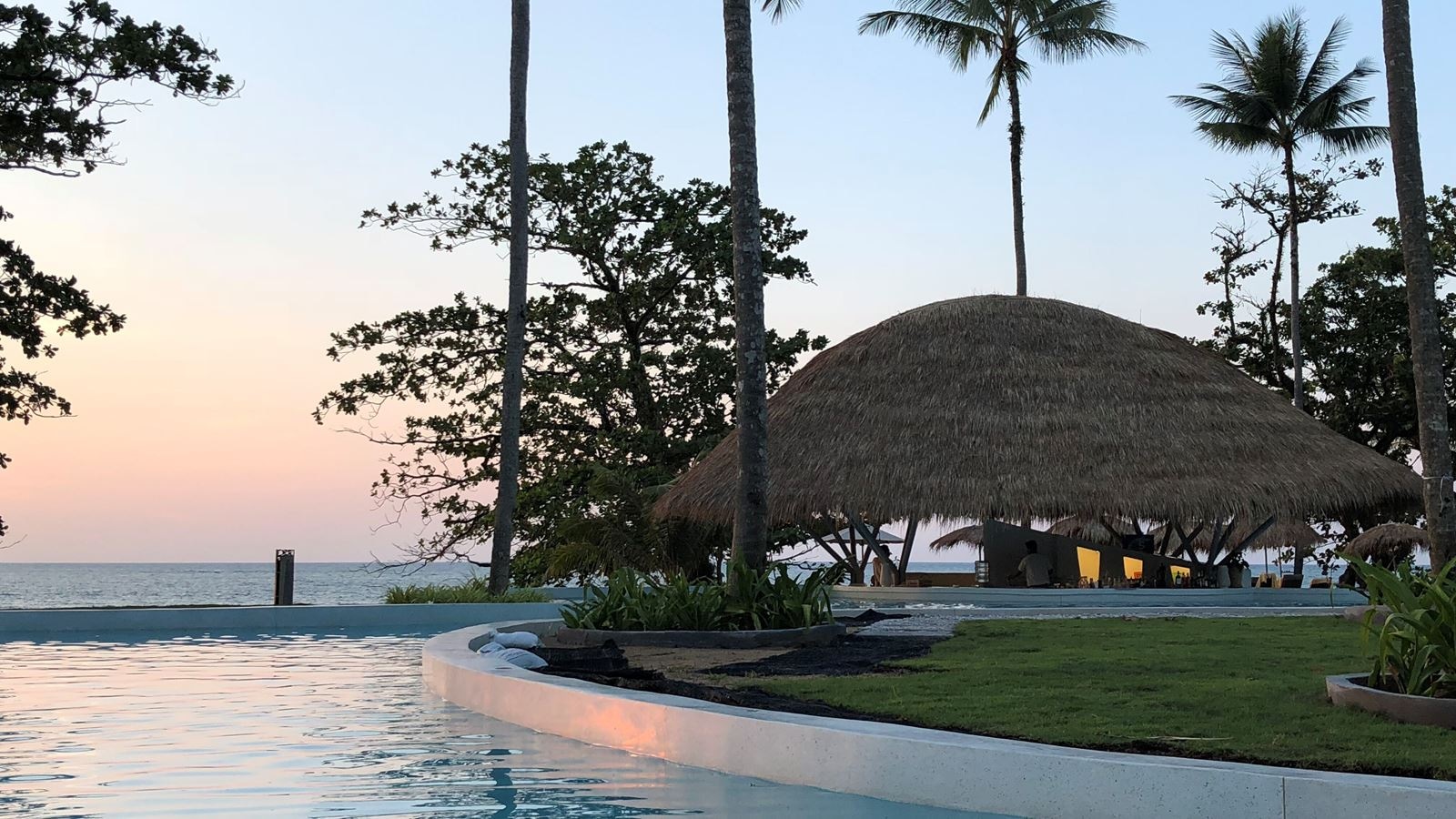 bars-the-senses-pool-bar