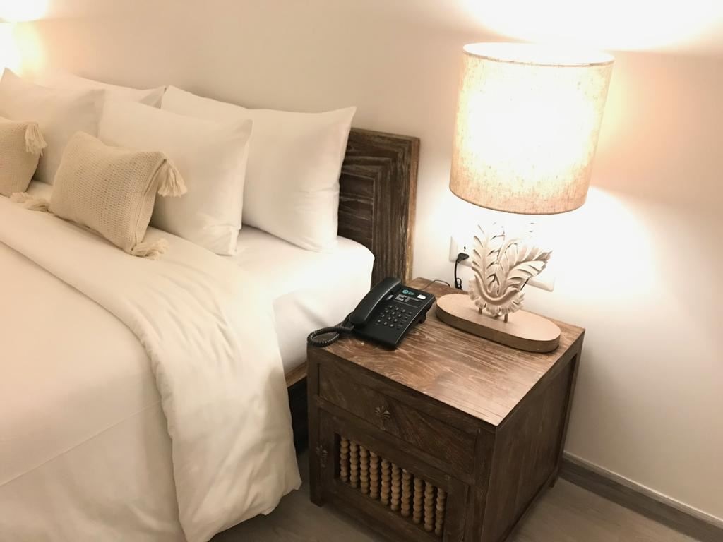 rooms-deluxe-pool-access