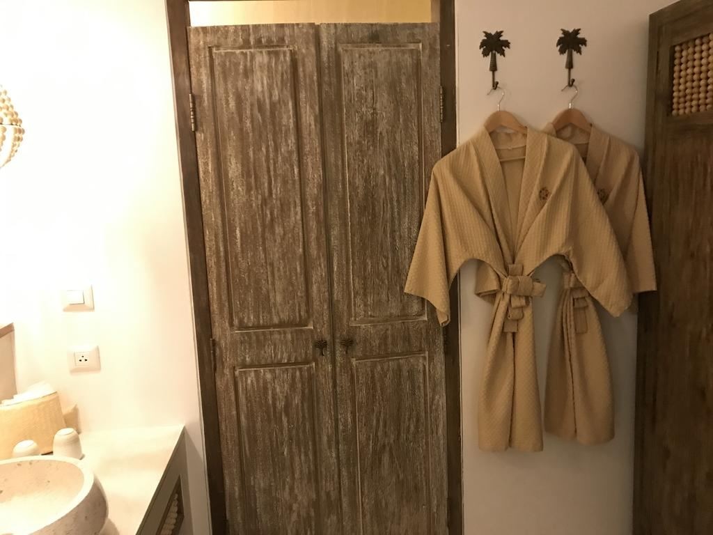 rooms-deluxe-pool-access