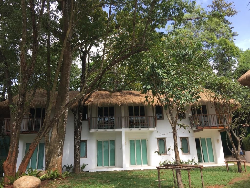 rooms-tropical-garden-pool-access