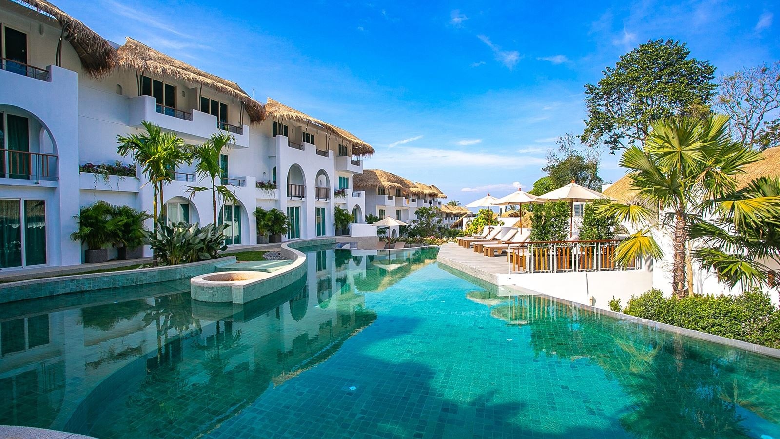 rooms-deluxe-pool-access