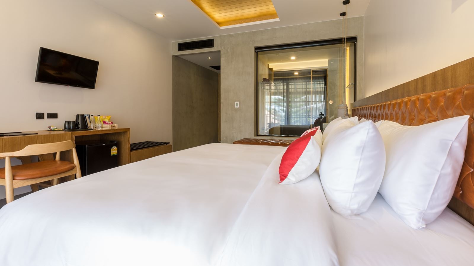 rooms-aurico-superior-over-the-pool