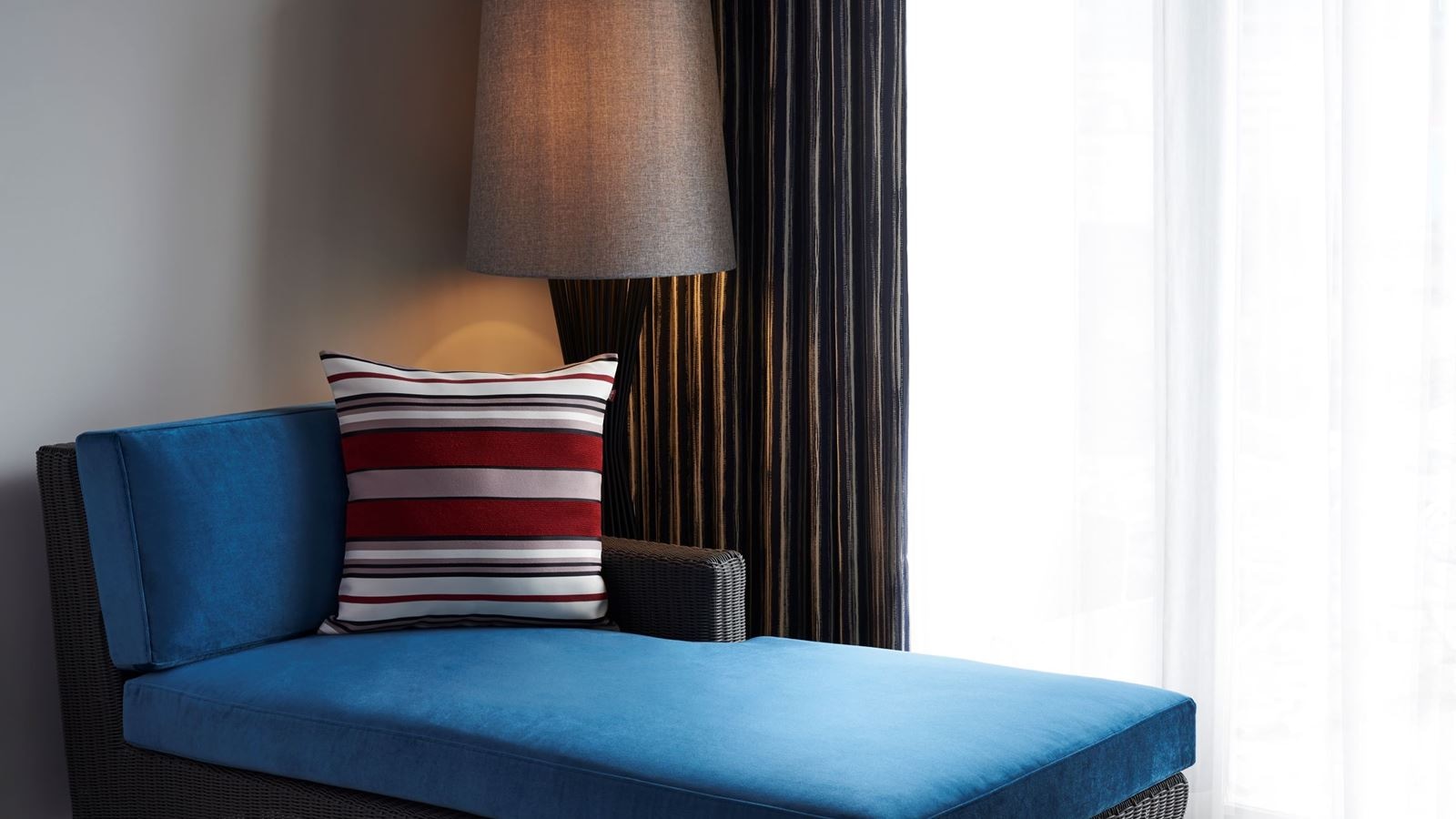 rooms-deluxe-sunset-room