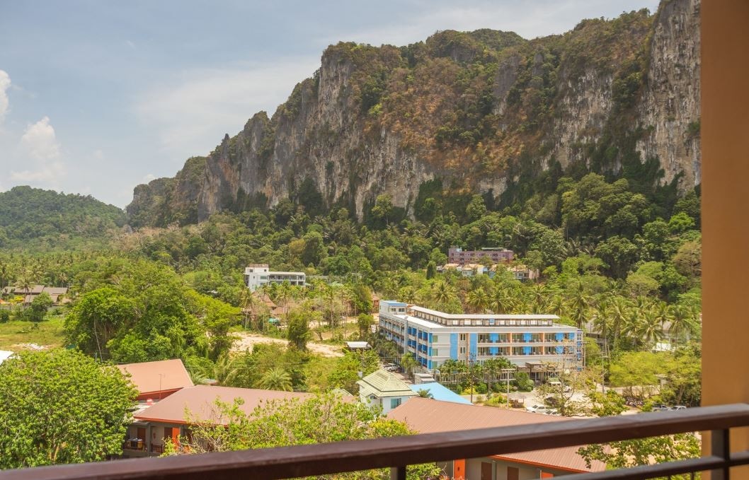 rooms-deluxe-limestone-cliff-view
