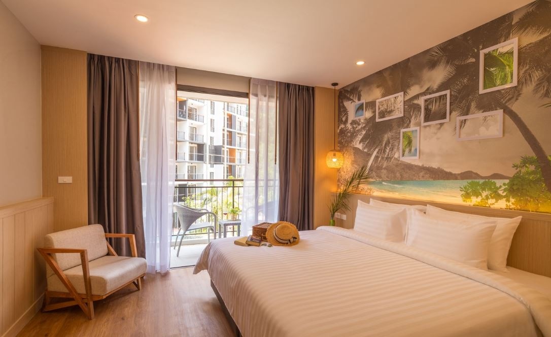 rooms-deluxe-pool-view